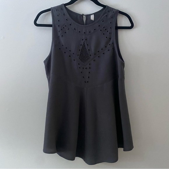 Eyelet tank top - size small - Picture 3 of 5
